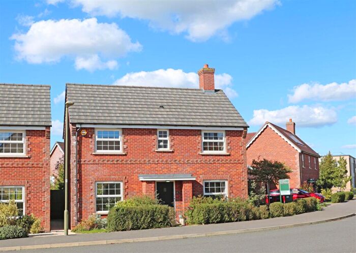 3 Bedroom Detached House For Sale In Esingdon Drive, Thame, OX9