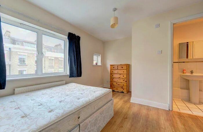 4 Bedroom House To Rent In Tollington Way, London, N7