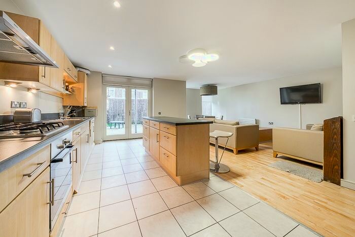 2 Bedroom Flat To Rent In Queensdale Crescent, London, W11