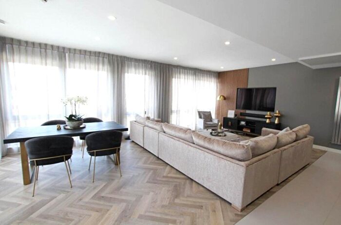 2 Bedroom Flat To Rent In Millbank, London, SW1P