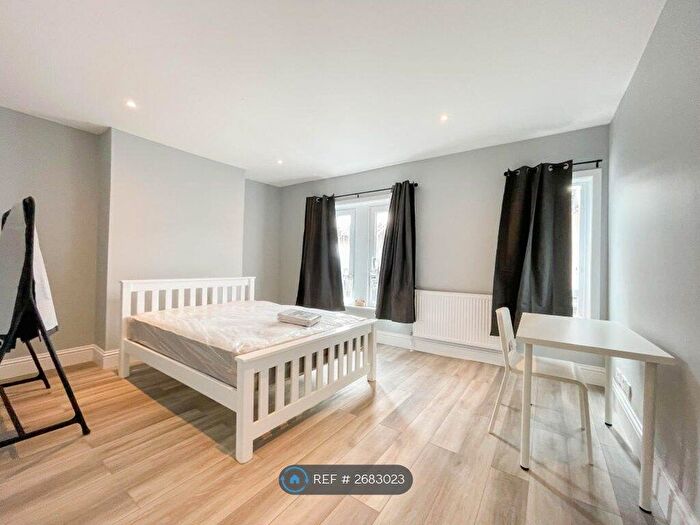 5 Bedroom Terraced House To Rent In Milton Road, Southampton, SO15