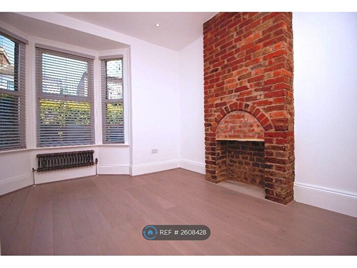 1 Bedroom Flat To Rent In Albert Square, London, E15