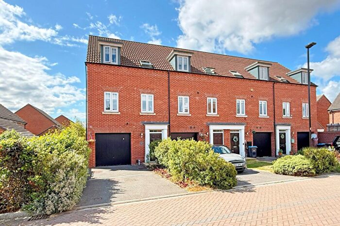 3 Bedroom Town House For Sale In Larch Close, Knaresborough, HG5