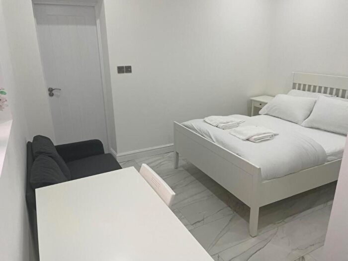 Studio To Rent In Great Stone Road, Stretford, Manchester, M32