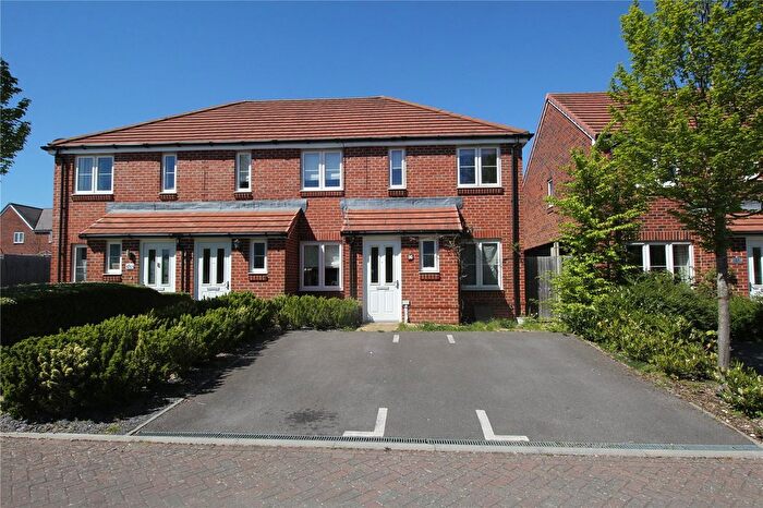 2 Bedroom Detached House To Rent In Jordan Grove, Alton, Hampshire, GU34