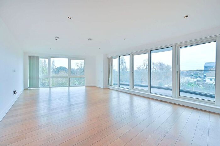 3 Bedroom Flat To Rent In The Kew Bridge Apartments, Kew Bridge, London, TW8