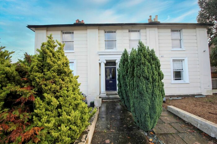 1 Bedroom Flat To Rent In London Road, Redhill, RH1