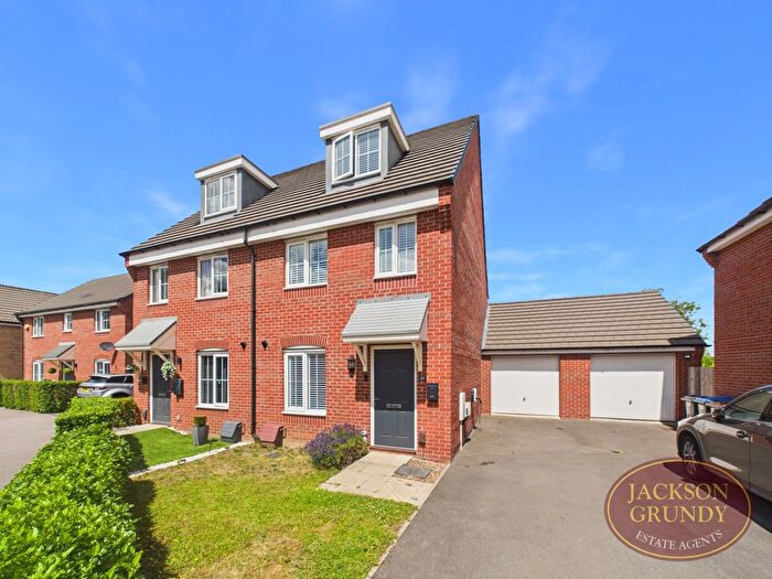 3 Bedroom Terraced House For Sale In Mayfly Road, Pineham, NN4