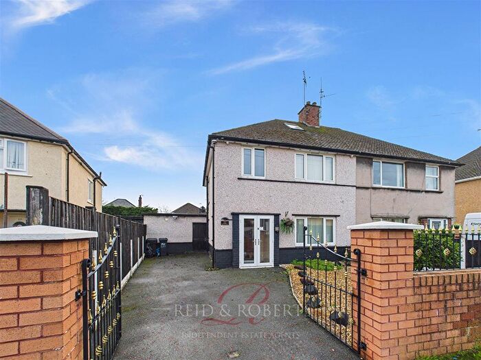 3 Bedroom Semi-detached House For Sale In Beech Drive, Mold, CH7