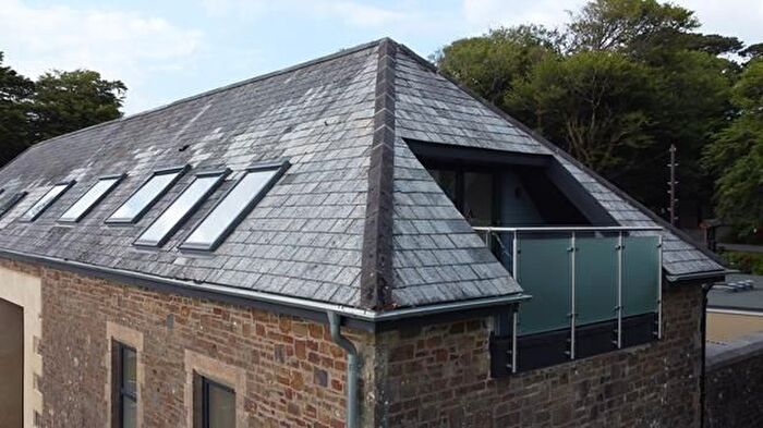 2 Bedroom Flat To Rent In Stables Mews, Penstowe, EX23