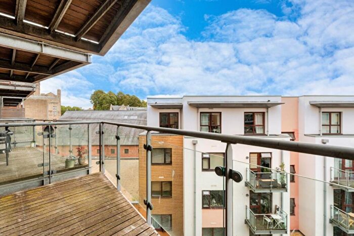 2 Bedroom Apartment For Sale In Deanery Road, Bristol, BS1