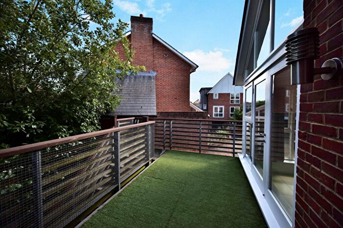 3 Bedroom Town House For Sale In Braeburn Way, Kings Hill, West Malling, ME19