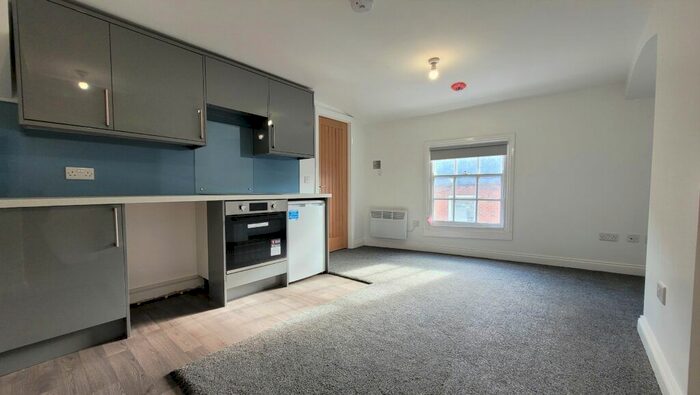 1 Bedroom Flat To Rent In Parsons Street, Banbury, Oxon, OX16