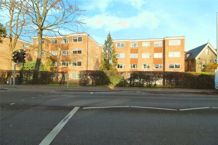 2 Bedroom Flat To Rent In Carshalton Grove, Sutton, SM1