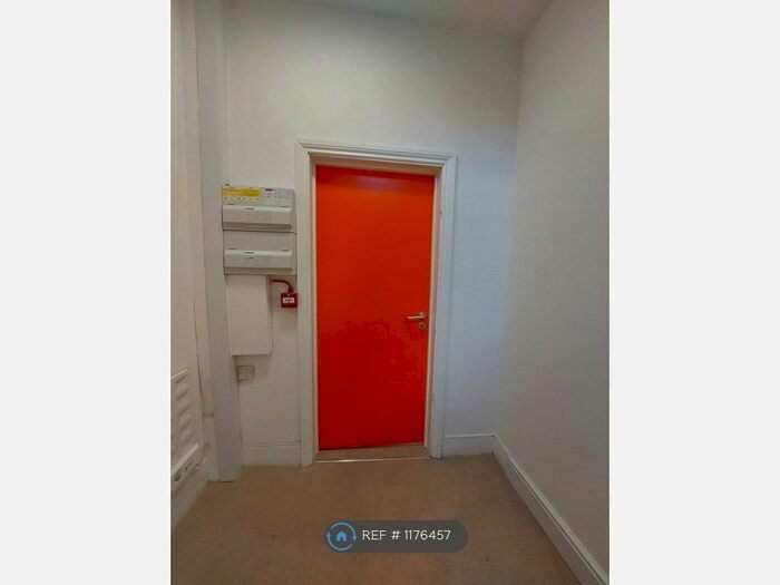 2 Bedroom Flat To Rent In Old Brompton Road, London, SW5