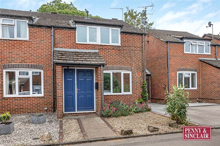 3 Bedroom End Of Terrace House To Rent In King James Way, RG9