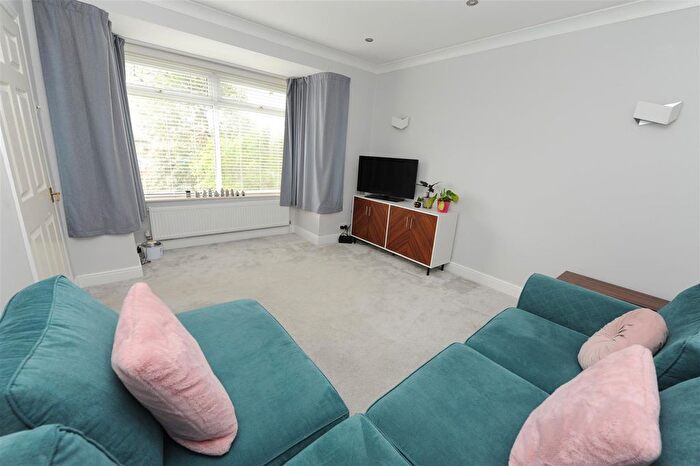 3 Bedroom Semi-detached House For Sale In Wrose Road, Wrose, Bradford, BD2