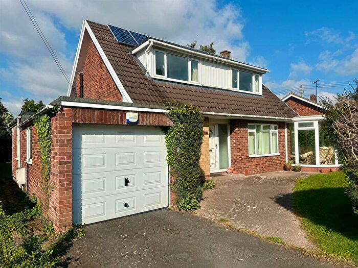 3 Bedroom Detached House For Sale In Poplar Road, Clehonger, Hereford, HR2