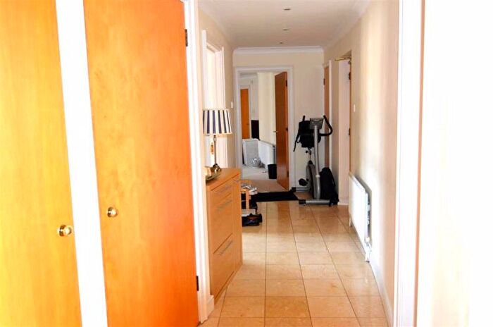 2 Bedroom Flat For Sale In Manbre Road, London, W6
