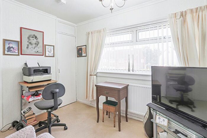 3 Bedroom Terraced House For Sale In Stanks Lane North, Leeds, LS14
