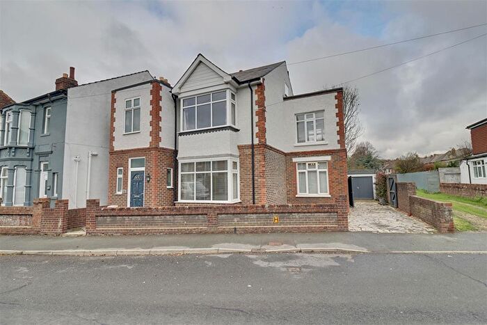 4 Bedroom Property For Sale In Knowsley Road, Portsmouth, PO6