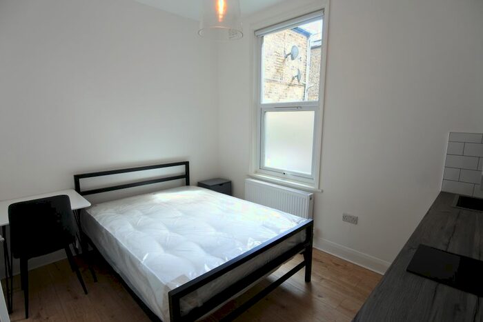 Studio To Rent In Neasden Lane (Inc Bills), Neasden, NW10
