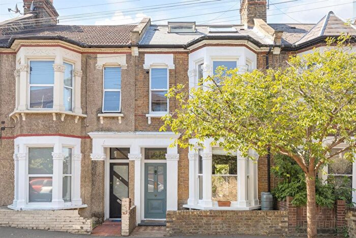 4 Bedroom Property For Sale In Dayton Grove, London, SE15