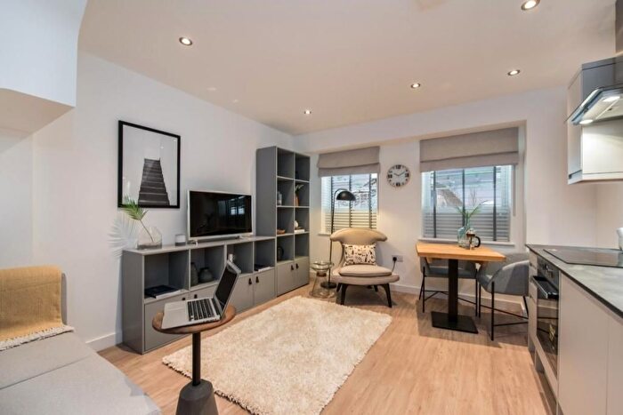 1 Bedroom Flat To Rent In Bellfield Road, High Wycombe, HP13