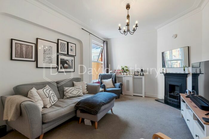 2 Bedroom Flat To Rent In Grange Avenue, North Finchley, London, N12