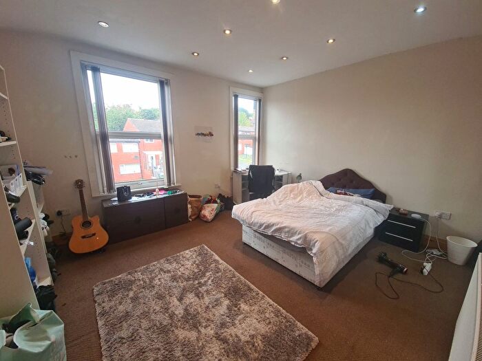 6 Bedroom Semi-detached House To Rent In Woodsley Road, Leeds, LS3