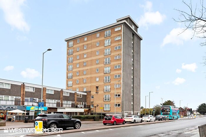 2 Bedroom Flat To Rent In High Road, Broxbourne, EN10