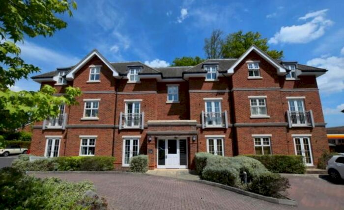 2 Bedroom Flat To Rent In Bramshott Place, Fleet, GU51
