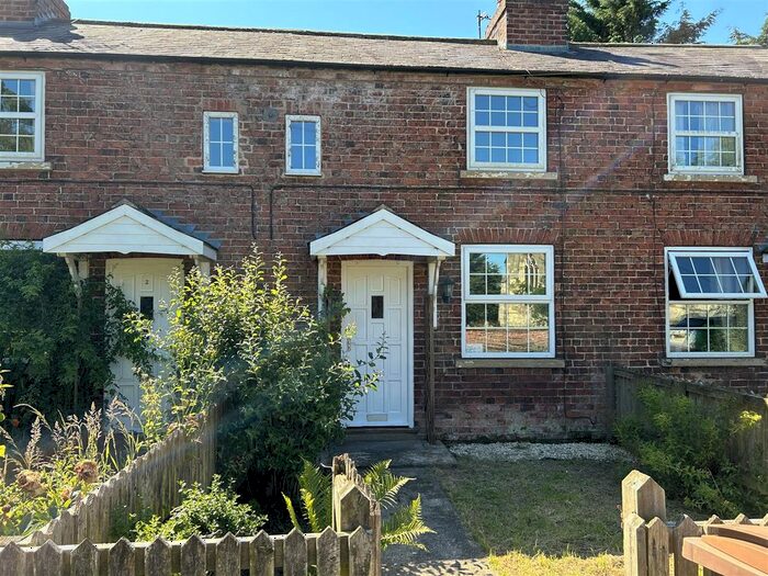 2 Bedroom Cottage To Rent In Church Row, Ellerton, YO42