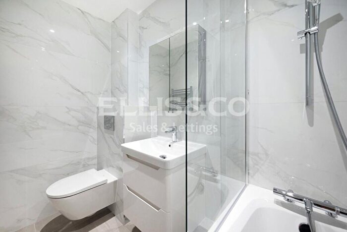 2 Bedroom Apartment To Rent In High Road, Whetstone, N20