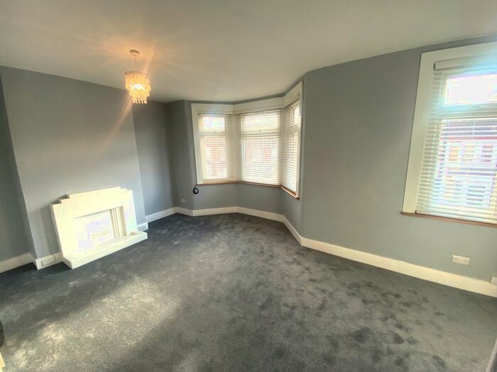 1 Bedroom Flat To Rent In Selwyn Avenue, London, E4