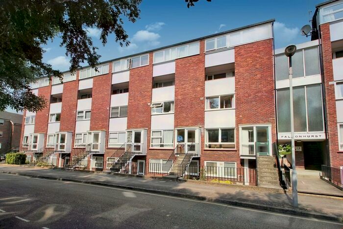 2 Bedroom Flat To Rent In Surbiton, KT6