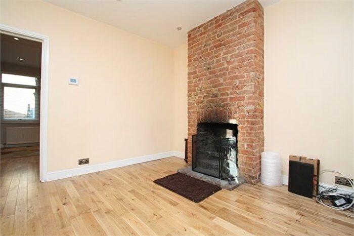 2 Bedroom Cottage To Rent In Bremer Road, Staines-Upon-Thames, TW18