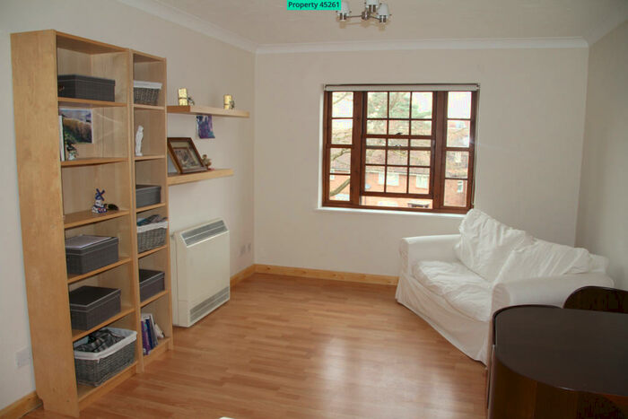 1 Bedroom Flat To Rent In Princes Road, Weybridge, KT13