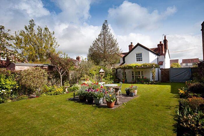 3 Bedroom Semi-Detached House For Sale In Magdalene Lane, Shaftesbury, SP7