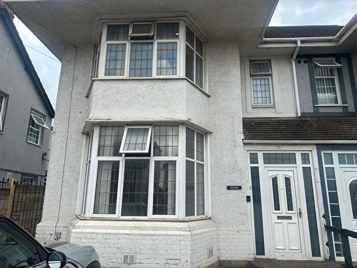 5 Bedroom Semi-detached House To Rent In Dunstable Road, Luton, LU4