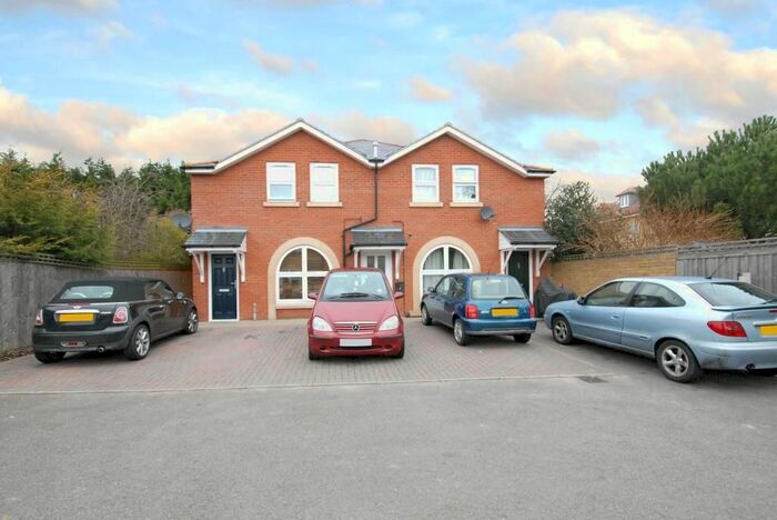 2 Bedroom Flat To Rent In Cinnaminta Road, Headington, OX3