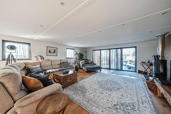 4 Bedroom Mobile Home For Sale In Port Werburgh Vicarage Lane, Hoo, Rochester, ME3