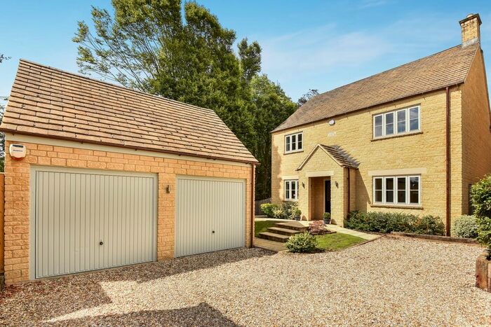 4 Bedroom Detached House For Sale In Larissa Gate, Cirencester, Gloucestershire GL7