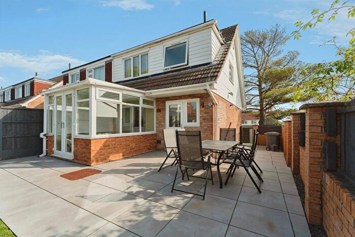 3 Bedroom Semi-Detached House For Sale In Backford Close, Oxton, Prenton, CH43