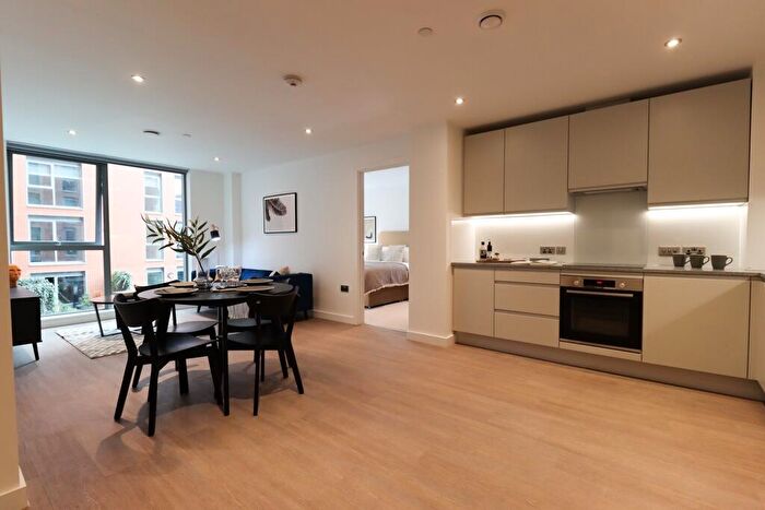 Flat To Rent In Thames Quarter, Reading, RG1