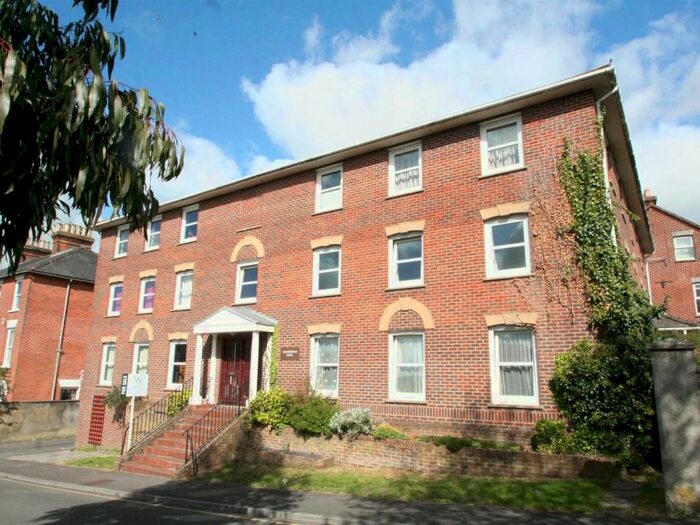 2 Bedroom Flat To Rent In Marlborough Court, Salisbury, SP1