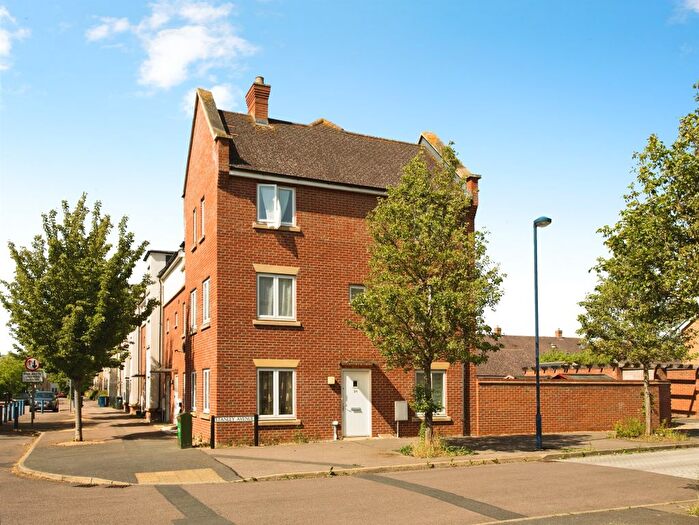 4 Bedroom End Of Terrace House For Sale In Stanley Avenue, Cambridge, CB4