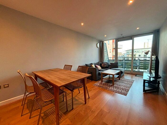 2 Bedroom Apartment To Rent In Canal Square, Birmingham, B16