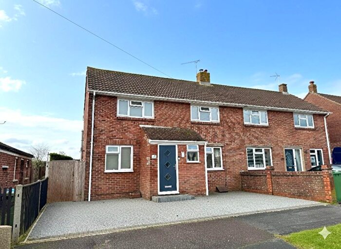 3 Bedroom Semi-Detached House For Sale In Hillson Drive, Fareham, PO15