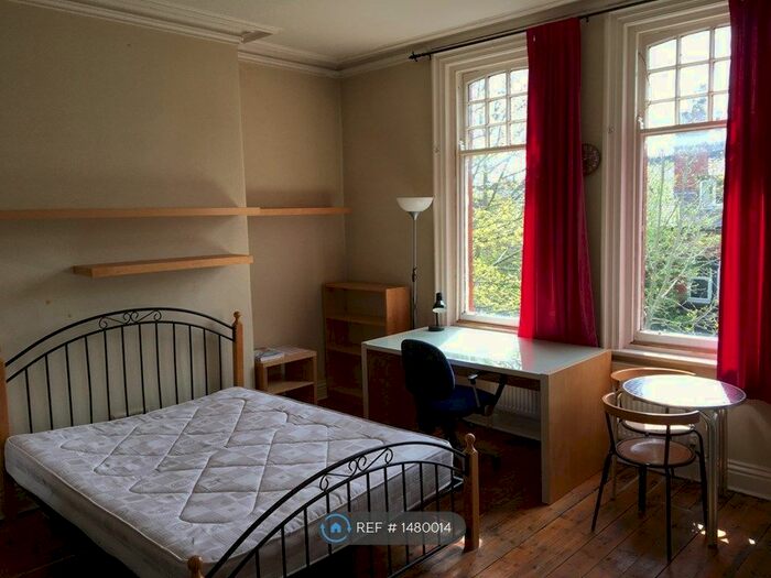 Studio To Rent In Regent Park Terrace, Leeds, LS6